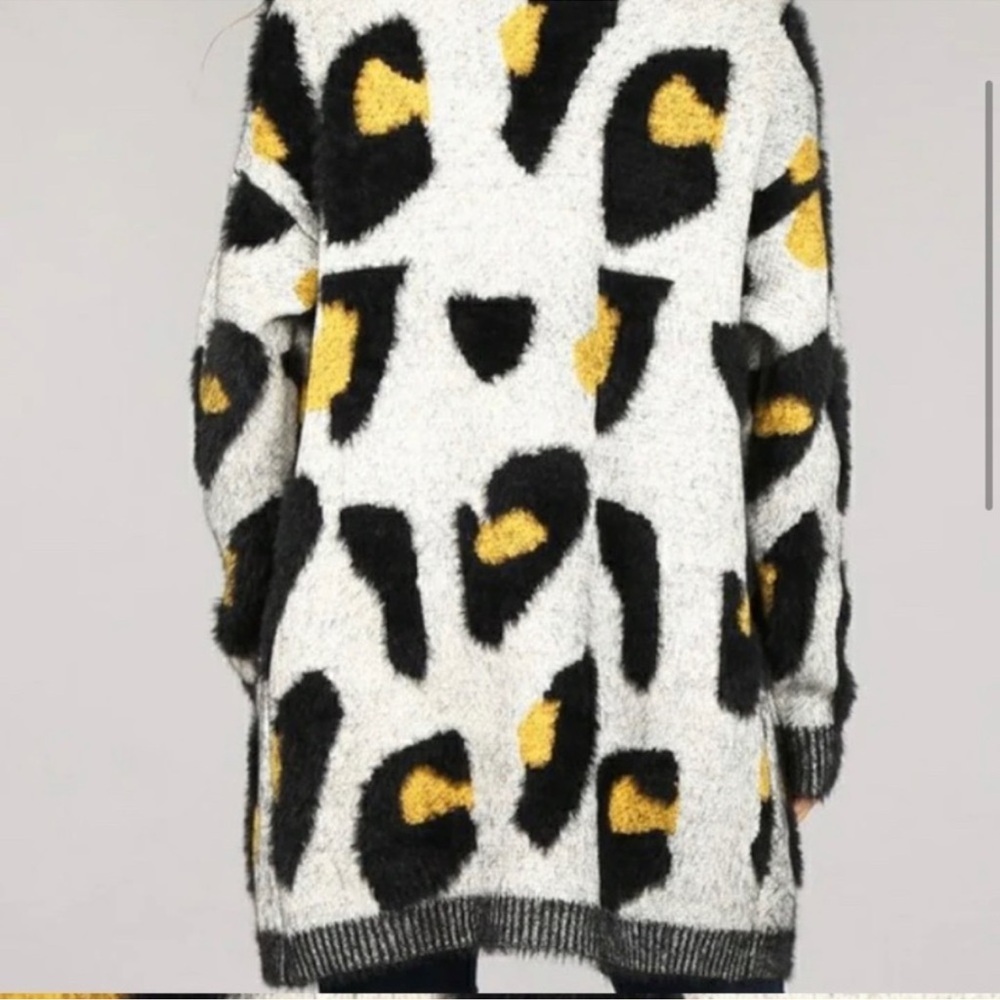 Stylish Gray and Black Women's Sweater - Picture 2 of 9